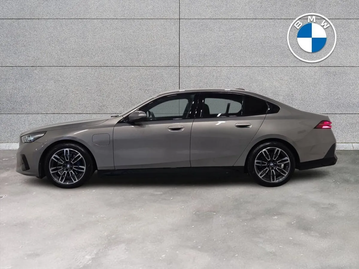 BMW 5-Series 530e M Sport Saloon - Image 3