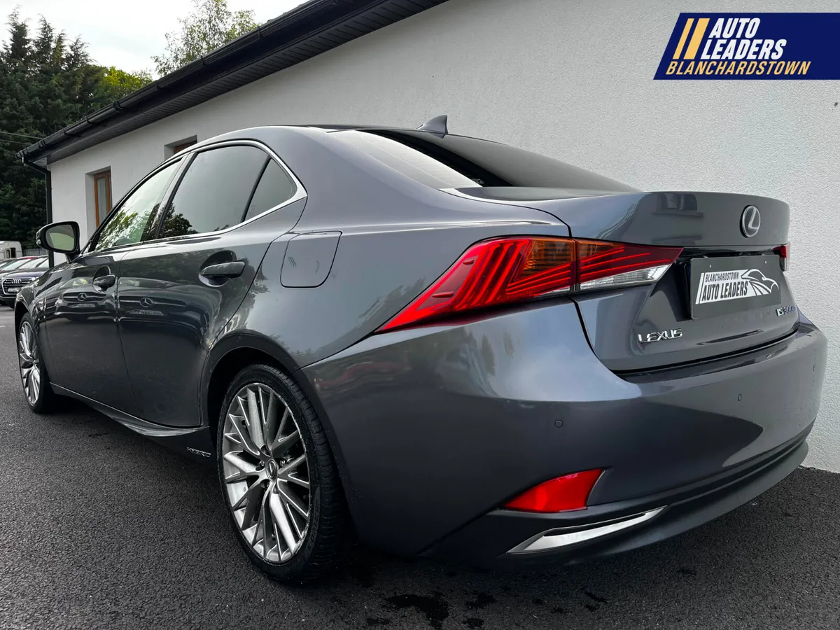 LEXUS IS 300 H 2.5 PREMIER CVT AUTO PHEV 181 BHP - Image 4