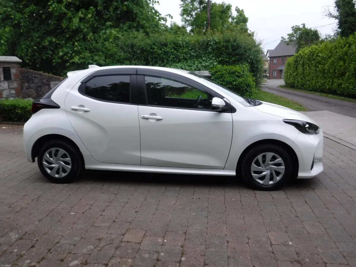 TOYOTA YARIS 1.5 AUTO HYBRID ANDROID+CARPLAY - Image 2