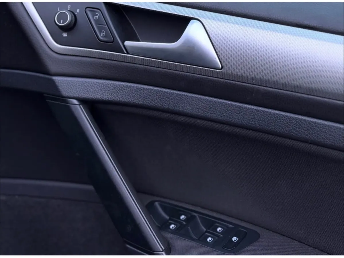 Volkswagen Golf TRENDLINE Stylish Alloys - Image 5