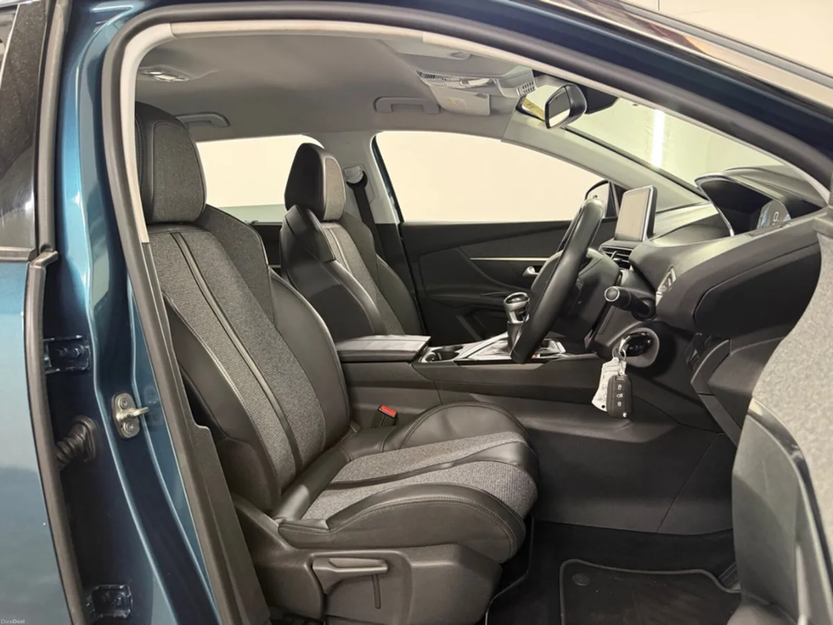 Peugeot 5008 **ALLURE**APPLE CAR PLAY / ANDROID AU - Image 5
