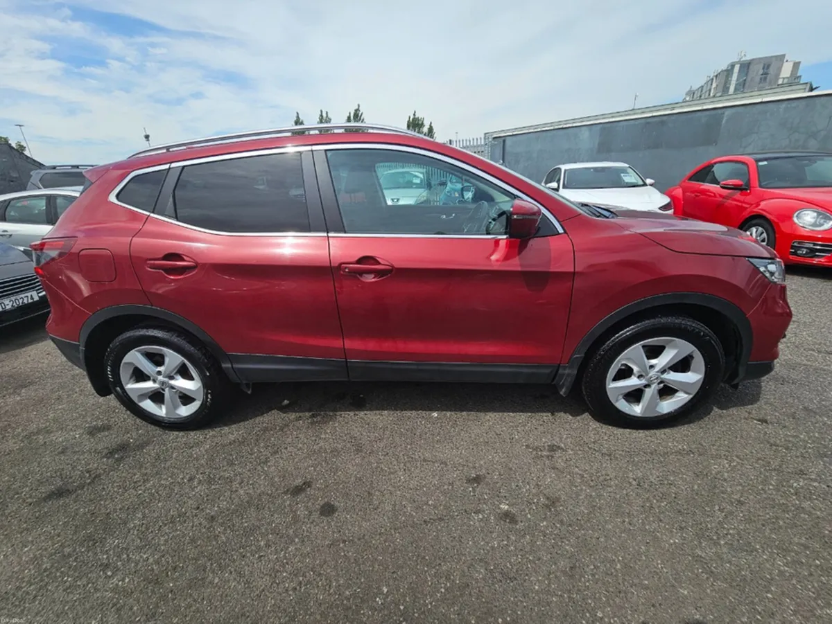 Nissan Qashqai 1.5 SV ** PANORAMIC ROOF ** REAR CA - Image 3