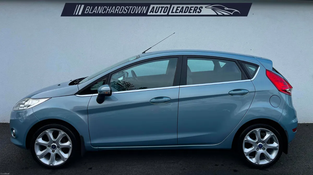 FORD FIESTA TITANIUM 1.25 82PS LOW KM - Image 2