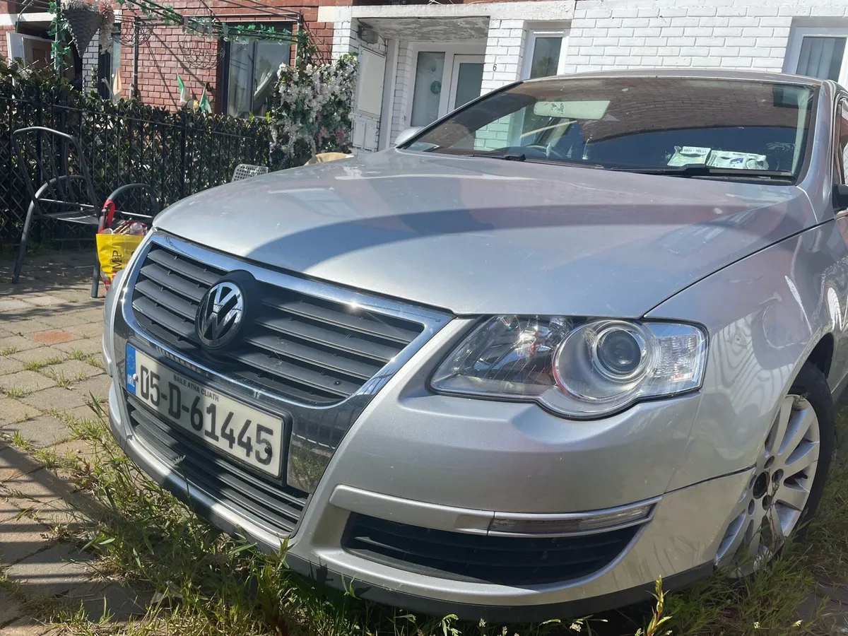 2005 Volkswagen Passat - Image 2