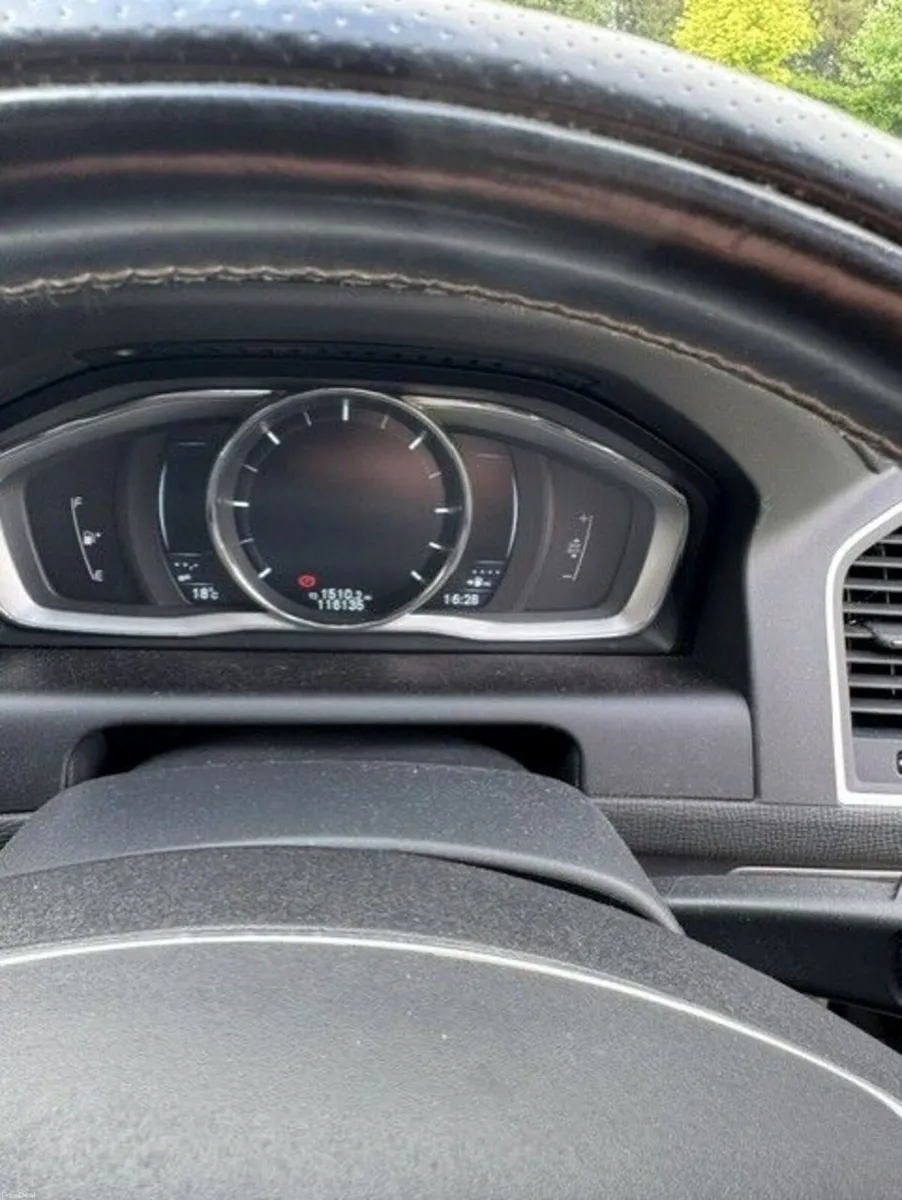 2016 Volvo XC60 D4 R-Design - Image 3