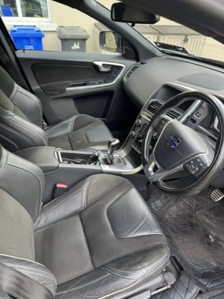 2016 Volvo XC60 D4 R-Design - Image 4