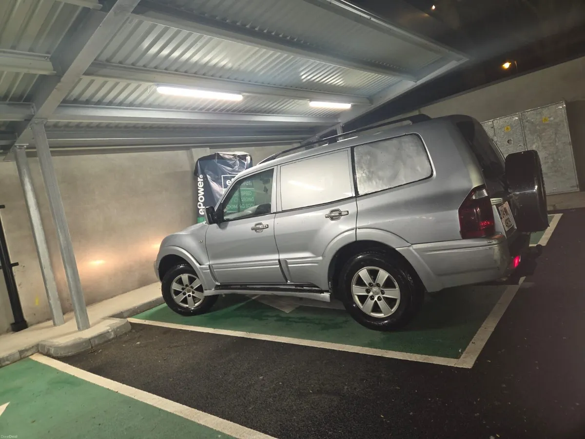 Mitsubishi pajero - Image 2