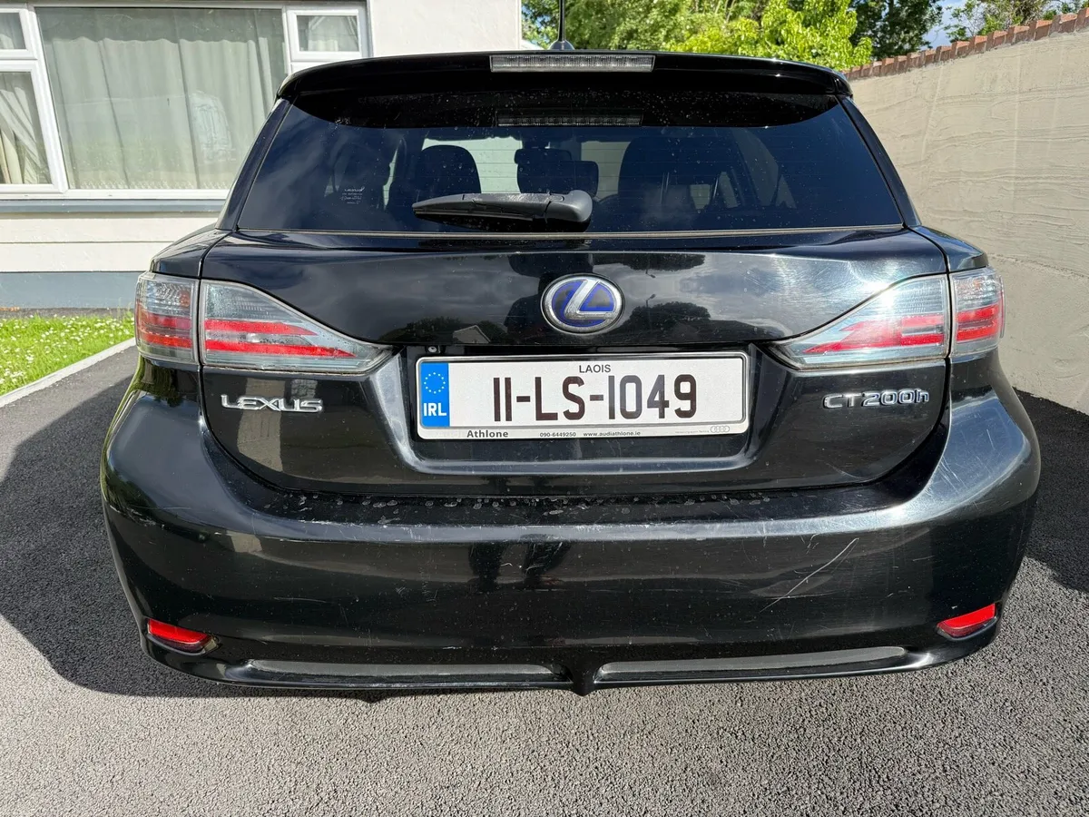Lexus ct200h 2011 NCT 05/2027 - Image 2