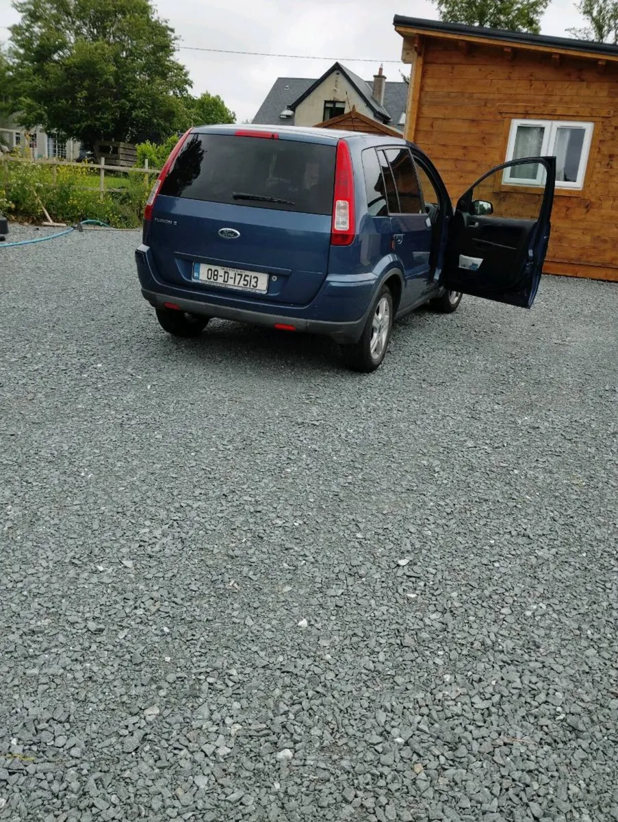 Car ford fusion very low mileage - Image 4
