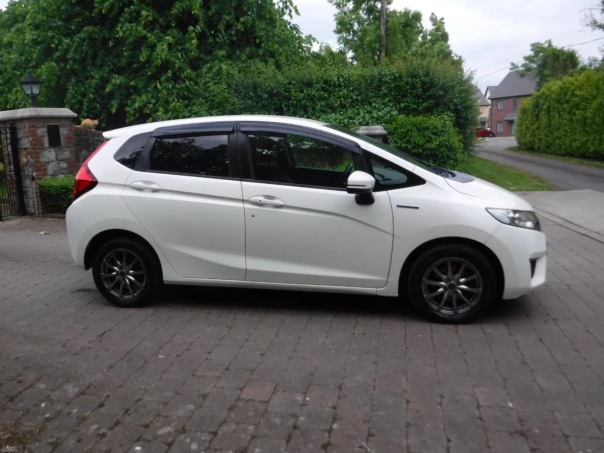 HONDA FIT 1.5 AUTO HYBRID ANDROID+CARPLAY - Image 2