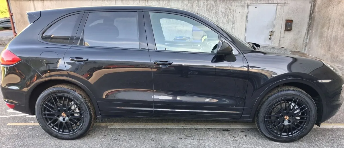 Porsche Cayenne 2010, N1, 5 seat commercial - Image 1