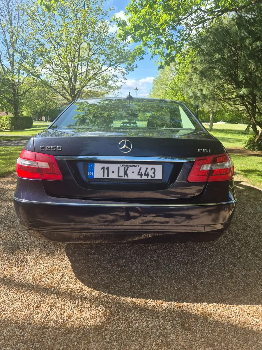 Mercedes-Benz E-Class 2011 - Image 3