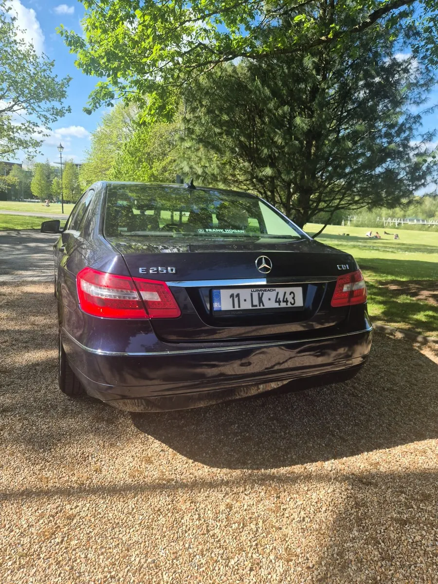 Mercedes-Benz E-Class 2011 - Image 4