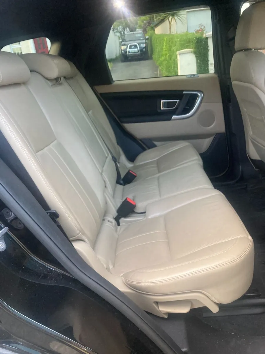 Land Rover Discovery Sport 2018 - Image 2