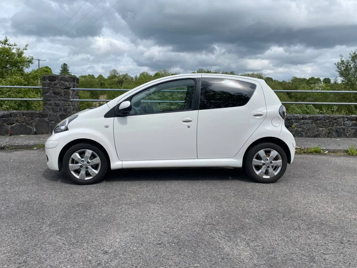 Toyota Aygo 2012 · 1.0 Petrol · Manual - Image 3