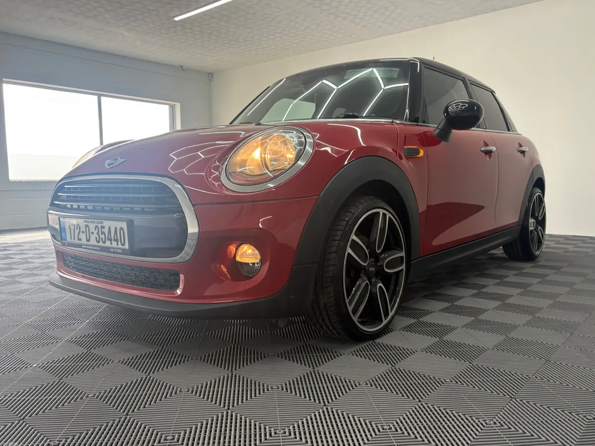 Mini Cooper 1.5 Black edition  2017 - Image 4