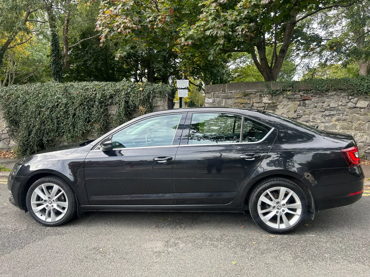 2020 SKODA OCTAIVA STYLE PETROL PARKING CAMREA - Image 4