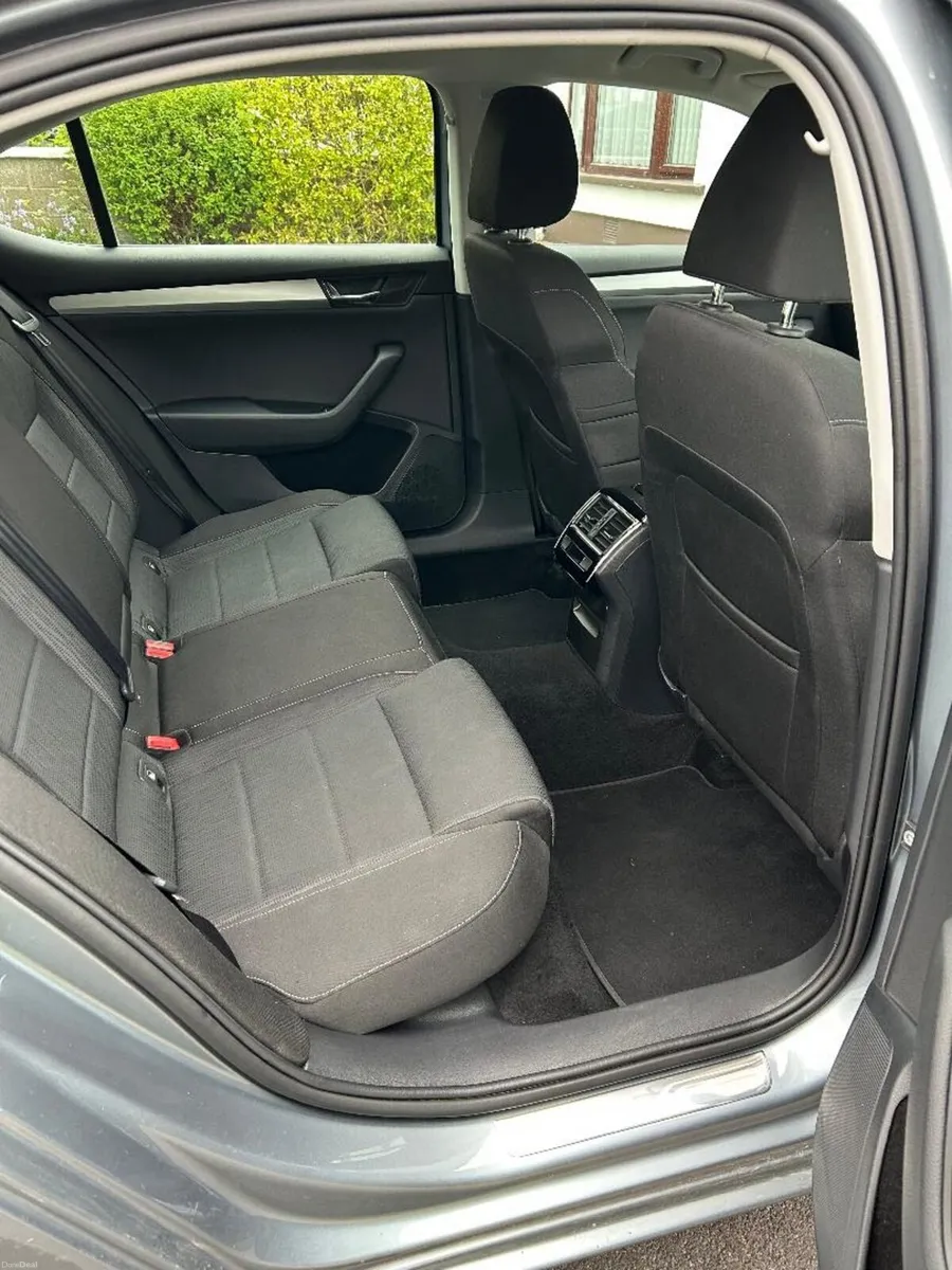 Skoda Superb 2018 - Image 2