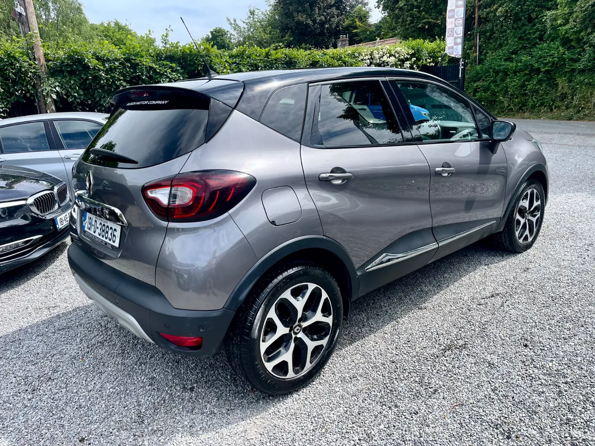 19 Renault Captur GT Line 1.3 TCe 130 BHP - Image 2