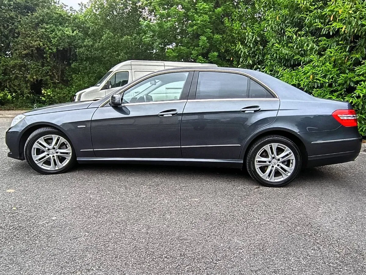 2012 Mercedes Benz E220 cdi Automatic Executive - Image 4