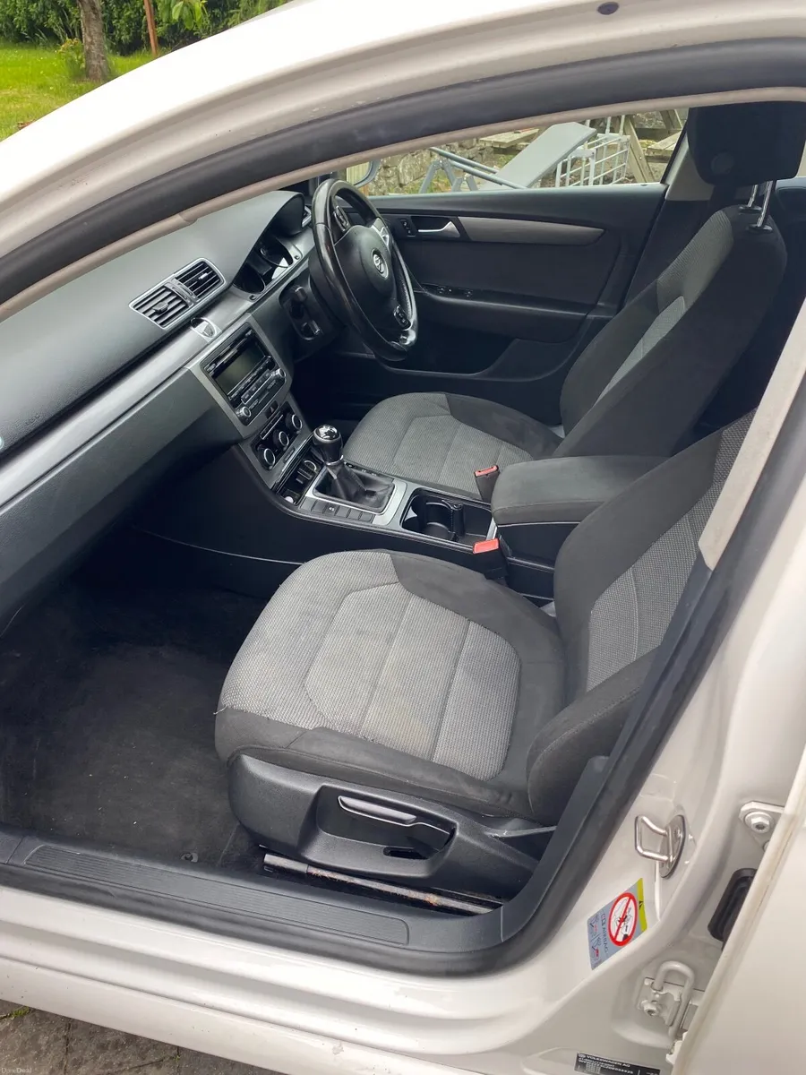 Volkswagen Passat 2012 - Image 3