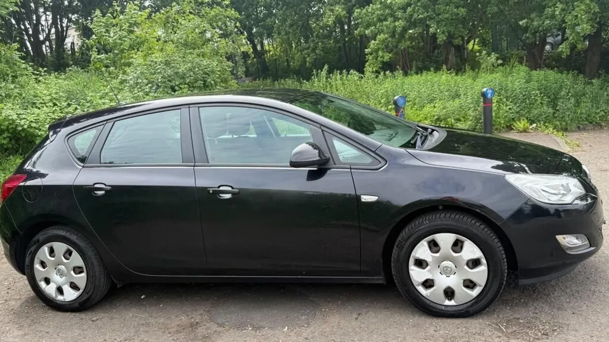 OPEL ASTRA 2011-- NCT---- LOW-- LOW MILEAGE - Image 2