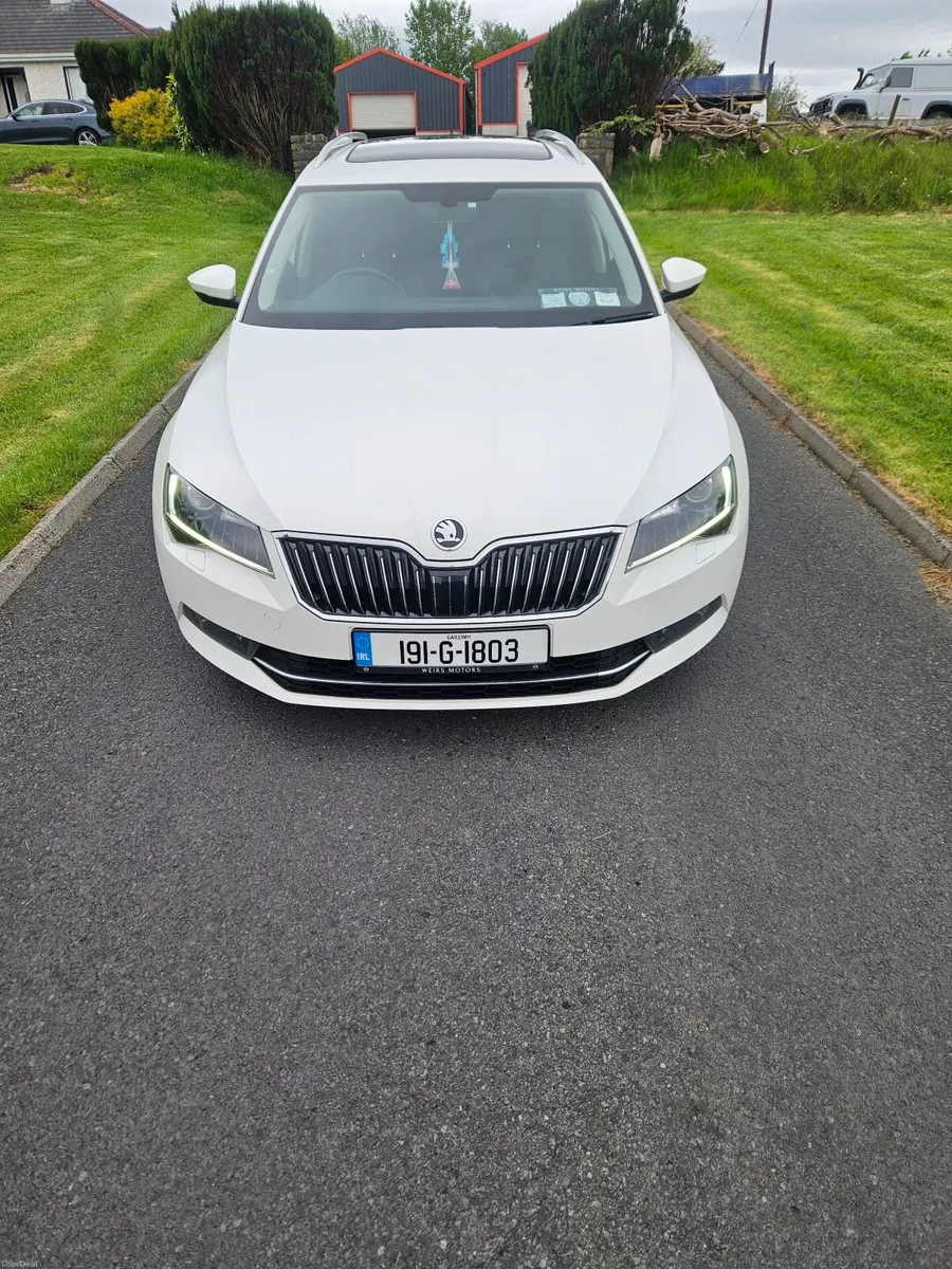 Skoda Superb AMB 2.0TDI DSG panoramic sunroof - Image 2