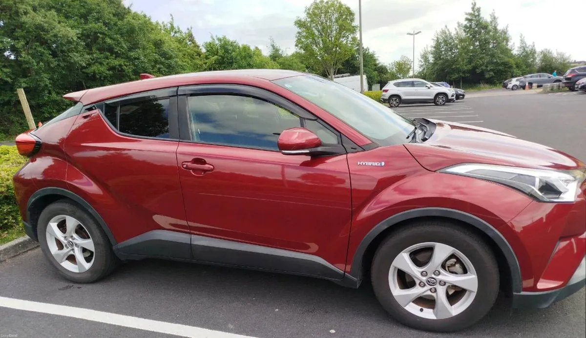 Toyota CHR 1.8 Hybrid - Image 2