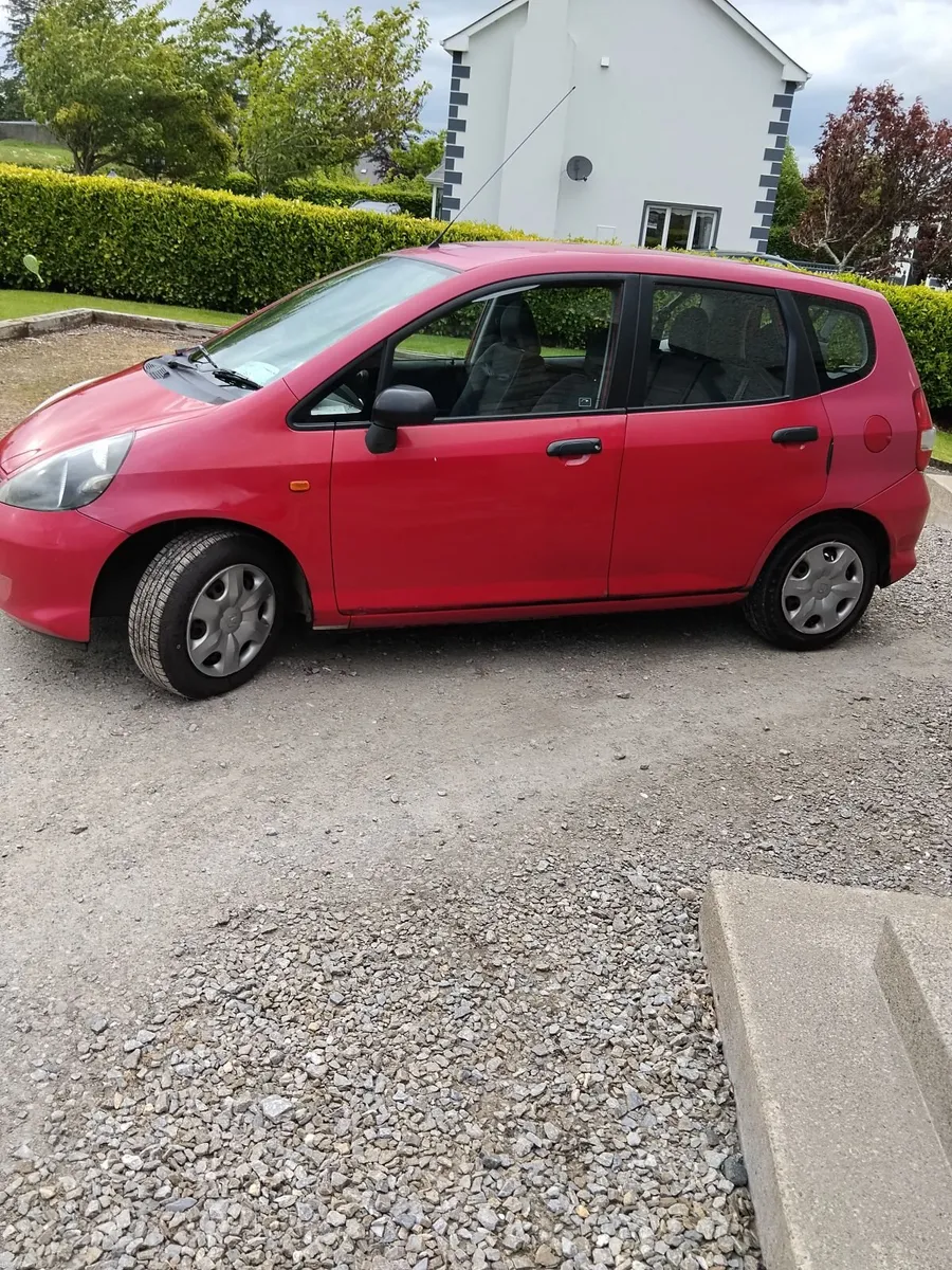 Red Honda Jazz 2008 - Image 1