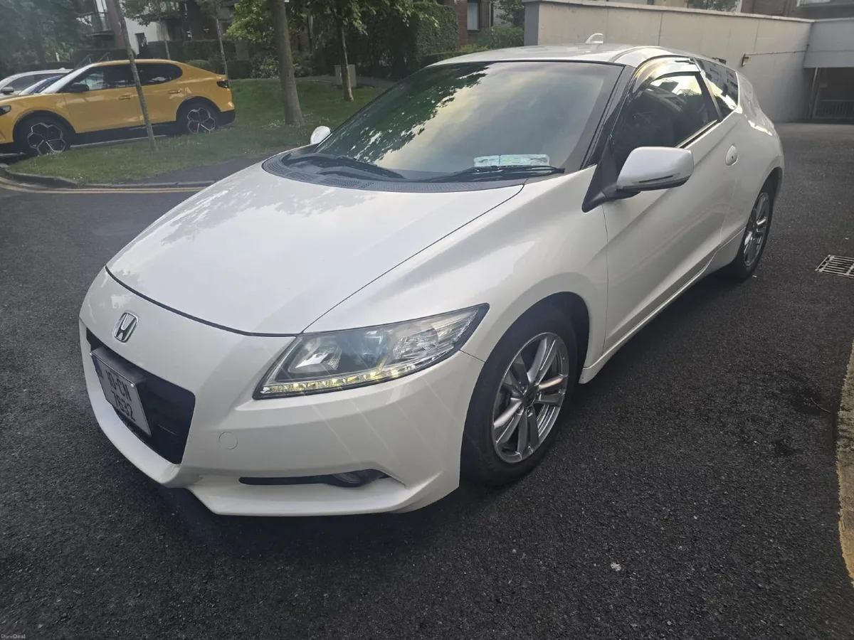 Honda CR-Z 2010 /Automatic /Hybrid / Super Clean - Image 2