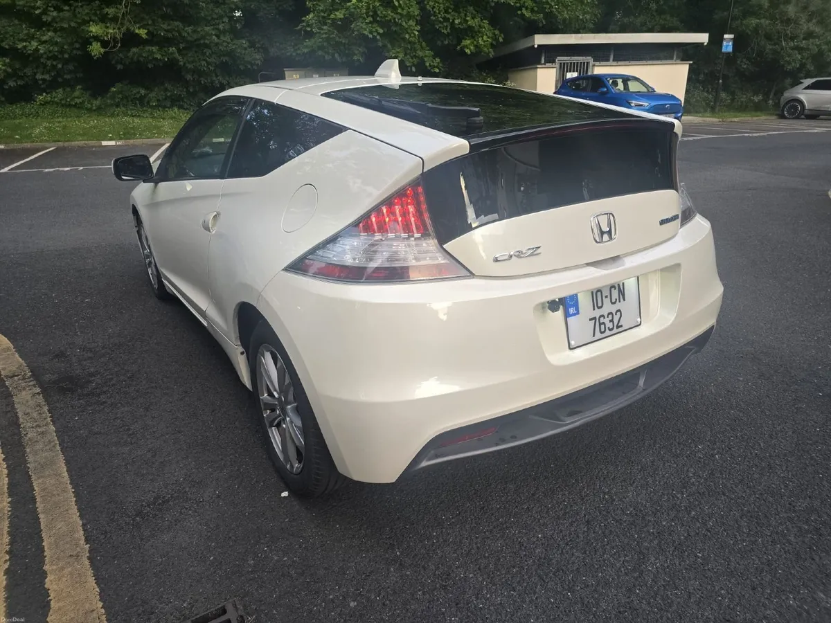Honda CR-Z 2010 /Automatic /Hybrid / Super Clean - Image 4