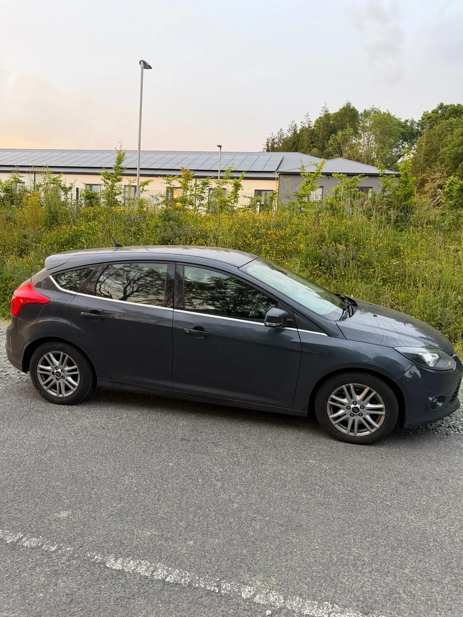Ford Focus Titanium 2L 5DR 132 - Image 2