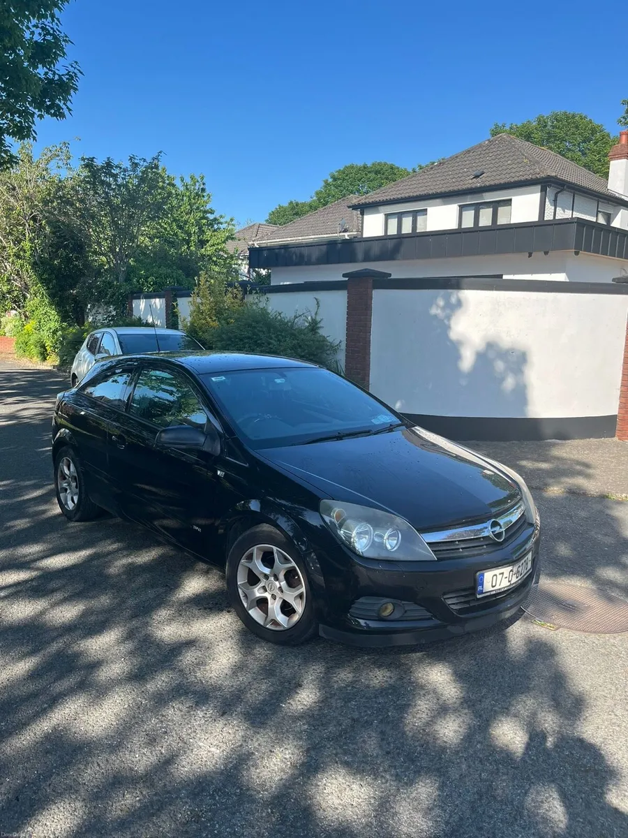 Opel Astra GTC - Image 1