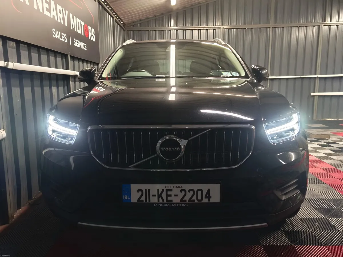 2021 Volvo XC40 Insciption Exp FWD Automatic - Image 4