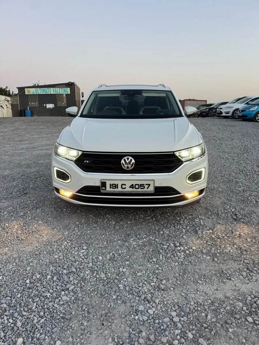 2019 Volkswagen T-Roc R-Line - Image 2