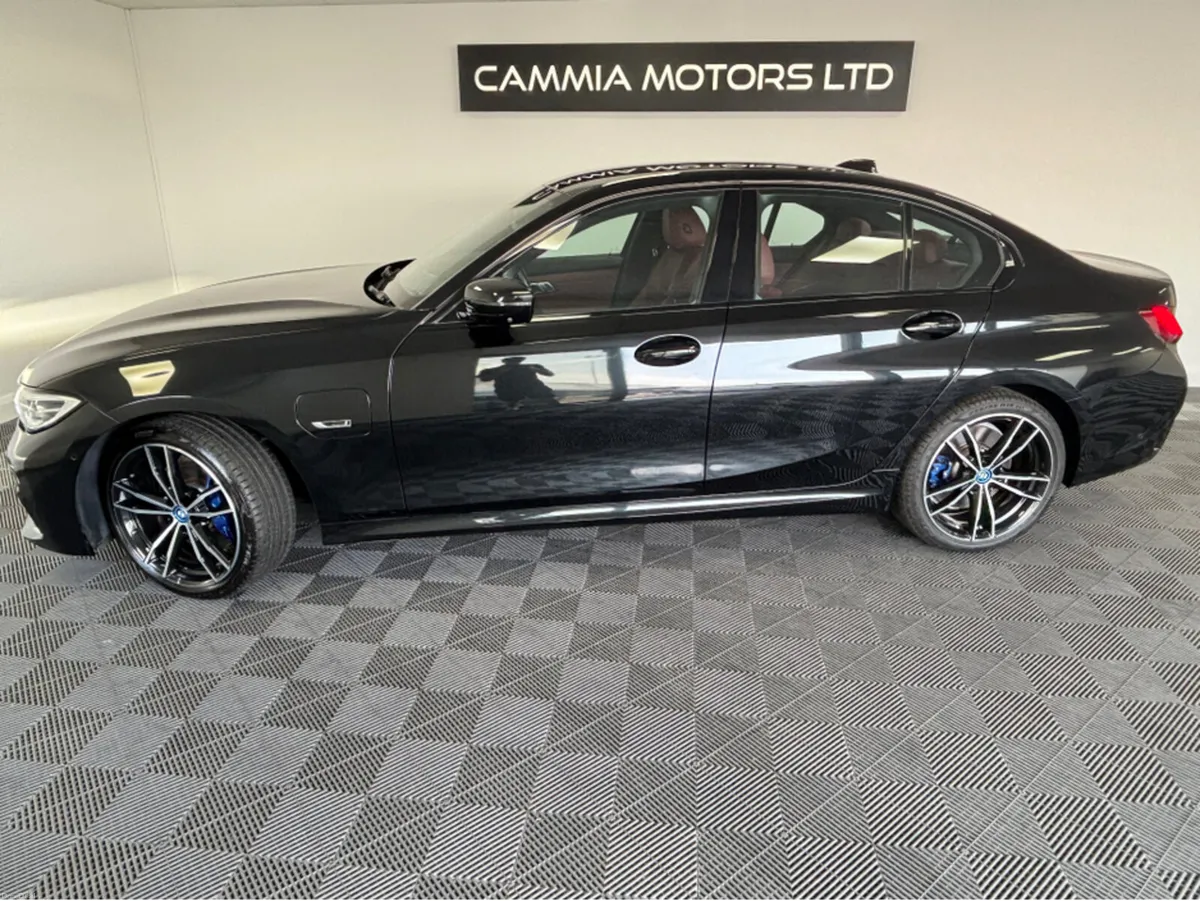BMW 3-Series *BMW 330e* *DIGITAL DASH* *LOW MILEAG - Image 2