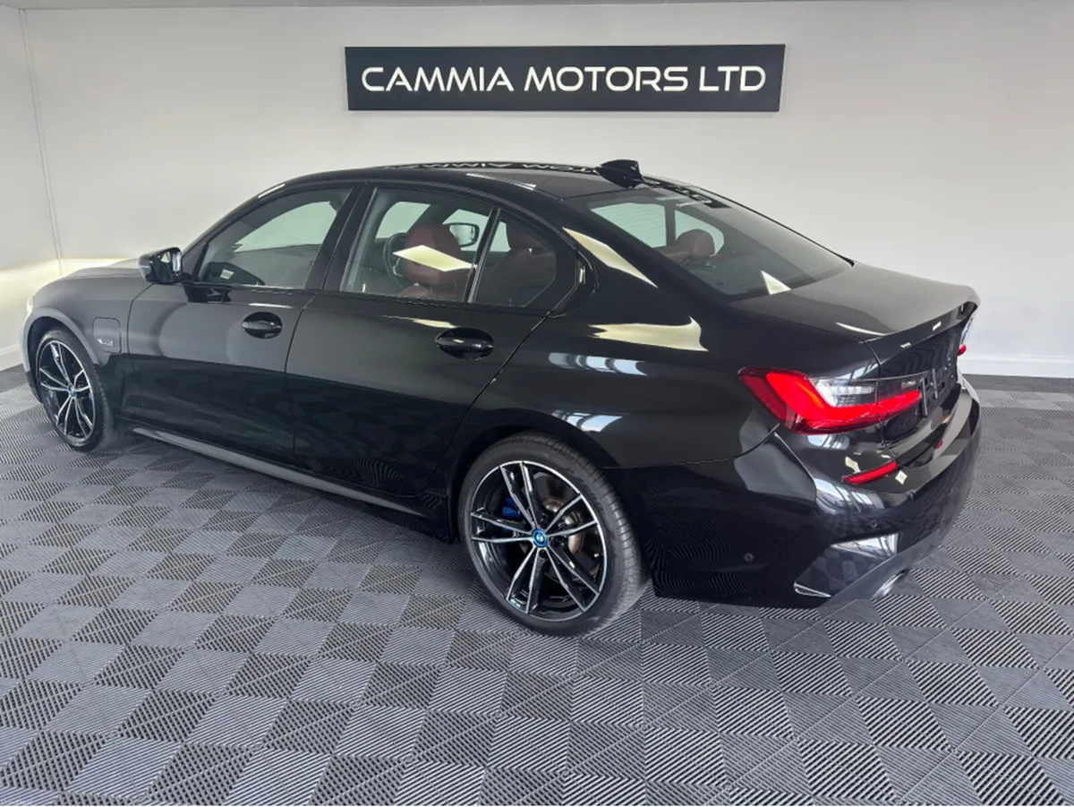 BMW 3-Series *BMW 330e* *DIGITAL DASH* *LOW MILEAG - Image 3