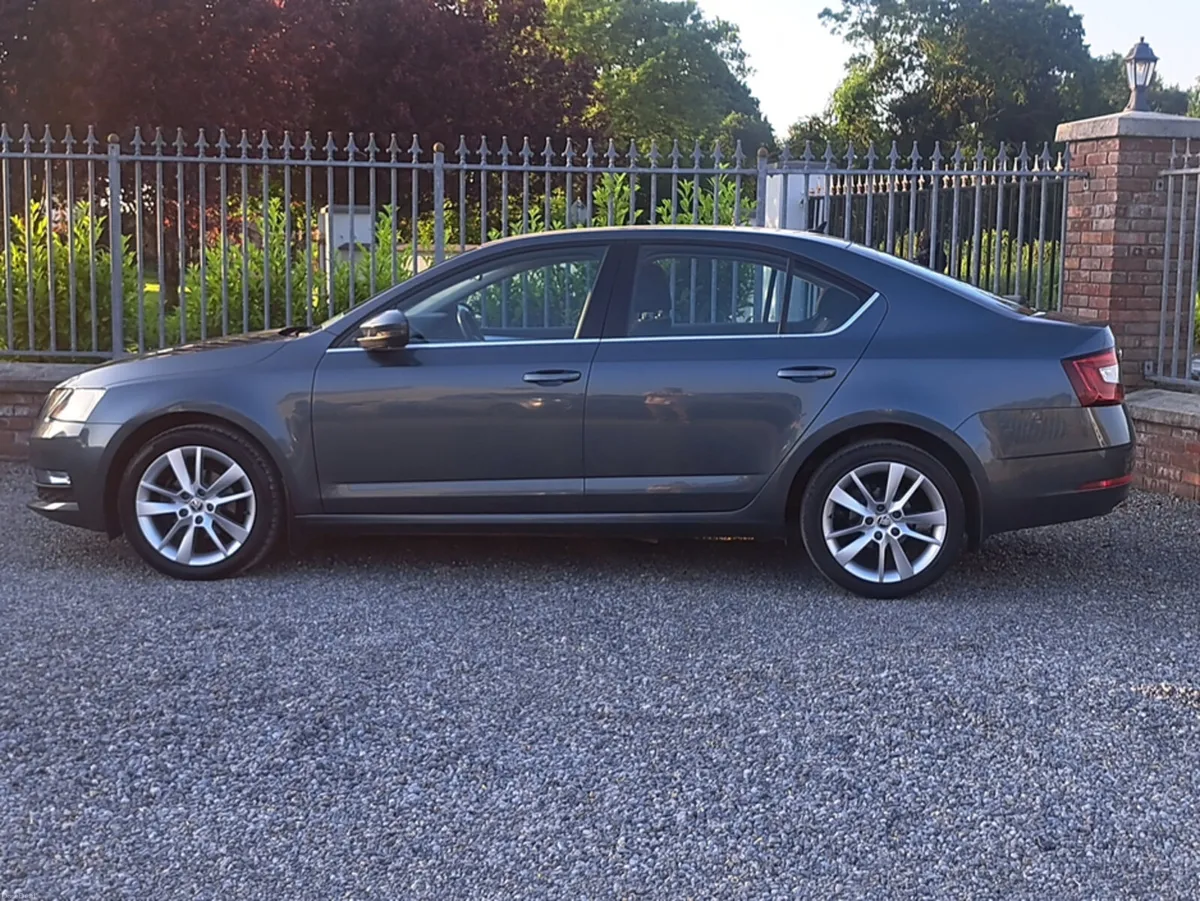 Skoda Octavia Ambition Model  1.6 Diesel Hatchback - Image 3