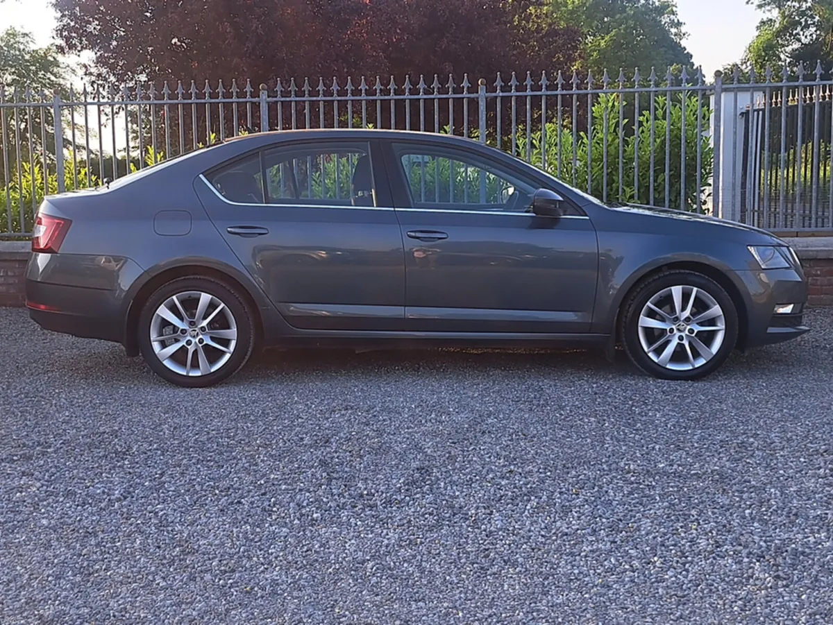 Skoda Octavia Ambition Model  1.6 Diesel Hatchback - Image 4