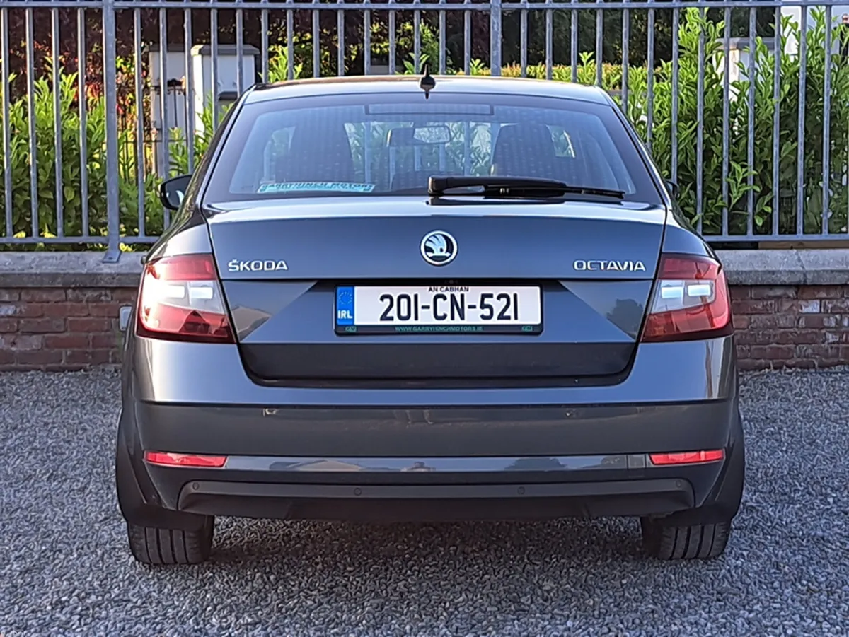 Skoda Octavia Ambition Model  1.6 Diesel Hatchback - Image 6
