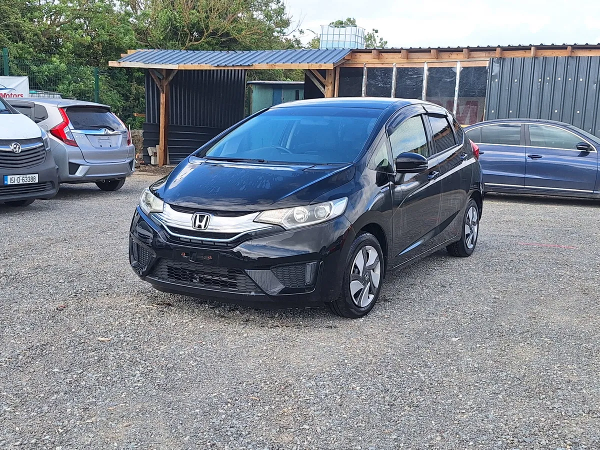 2014 Honda fit Hybrid - Image 3