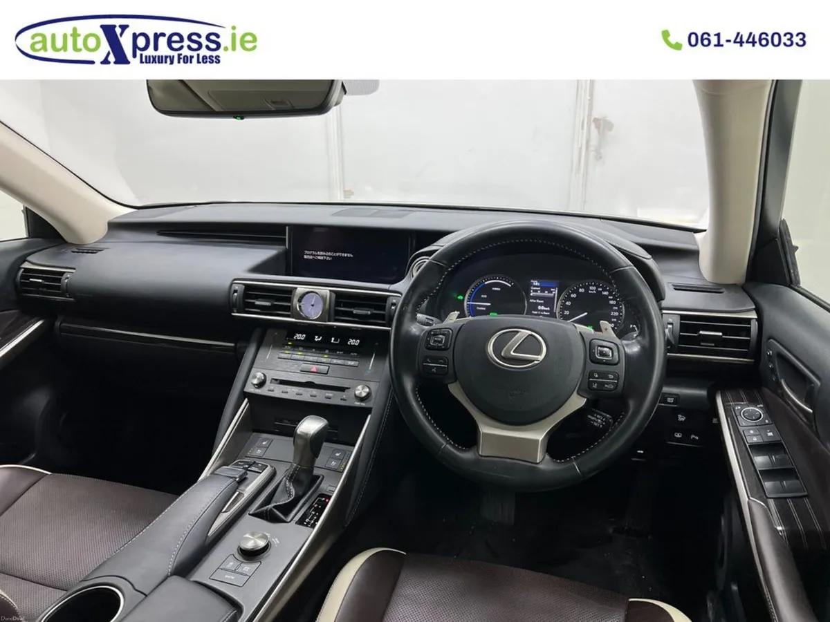 Lexus IS 2.5 Hybrid VERSION L, Reversing camera - Image 2