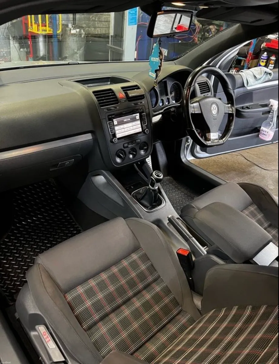 Volkswagen Golf GTI - Image 4