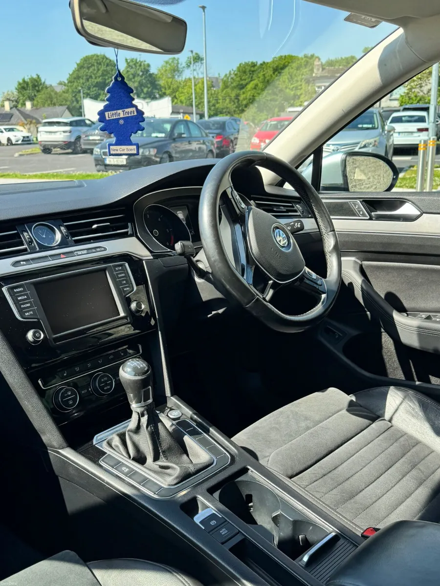 Volkswagen Passat 2015 - Image 5