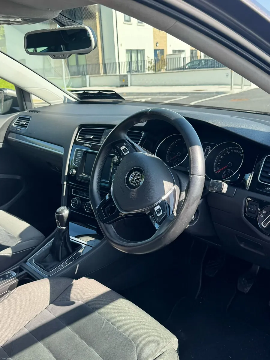 Volkswagen Passat 2015 - Image 2