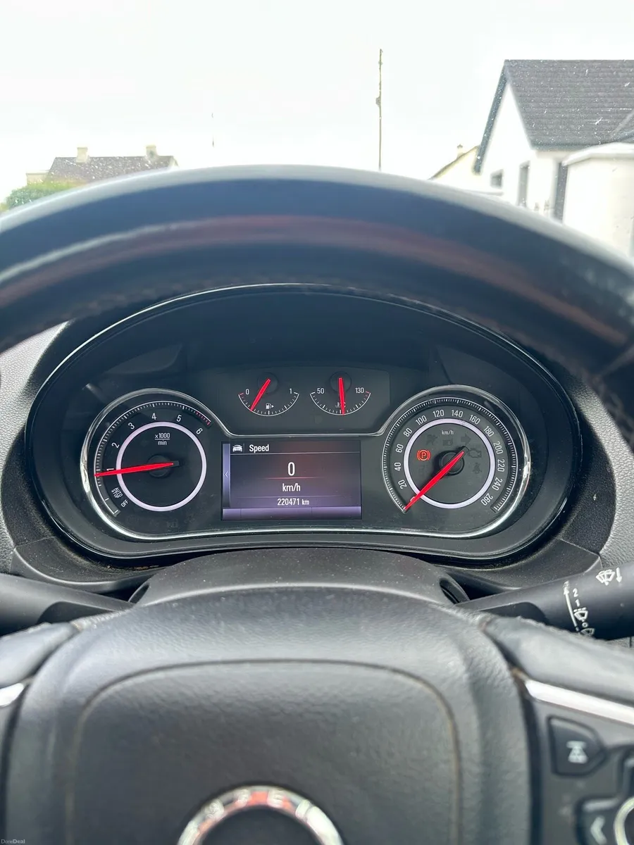 Opel Insignia 2550€ New nct and tax 5 monts - Image 3