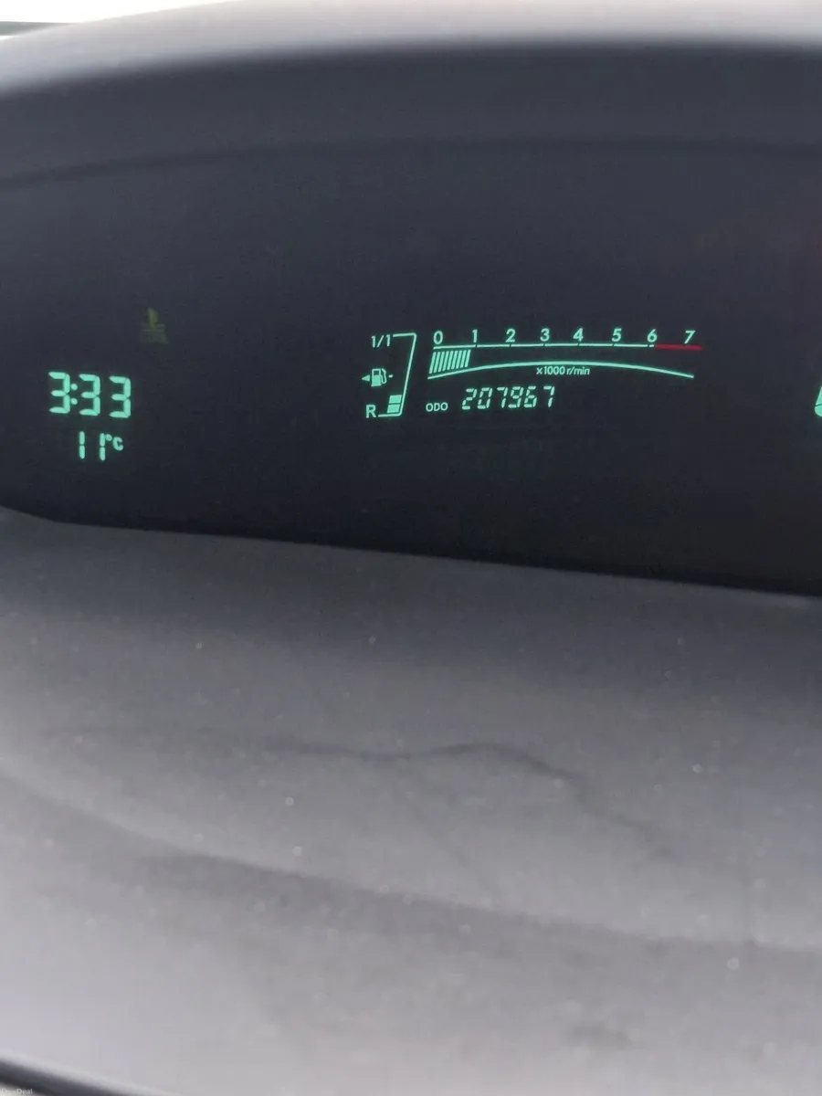 Toyota Yaris 2010 - Image 2