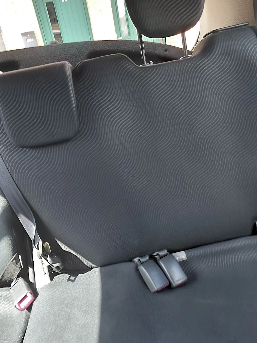 Toyota Yaris 2010 - Image 4