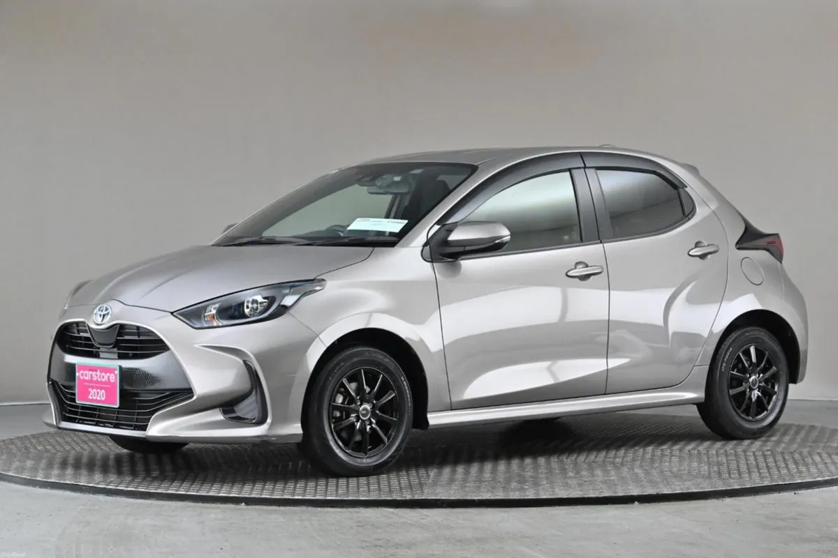 Toyota Yaris 1.5 PETROL HYBRID**14" ALLOY WHEELS** - Image 4