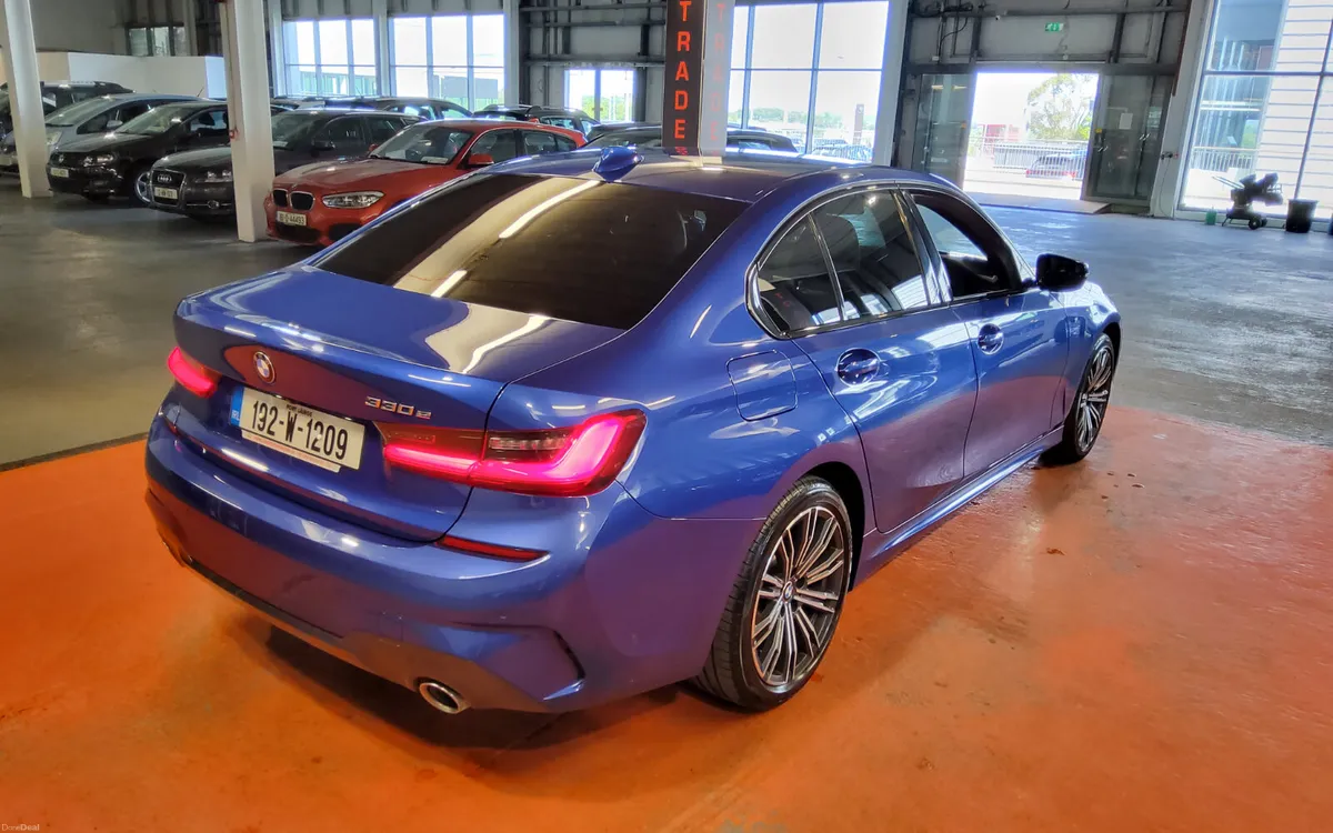 BMW 3-Series 2019 - Image 4